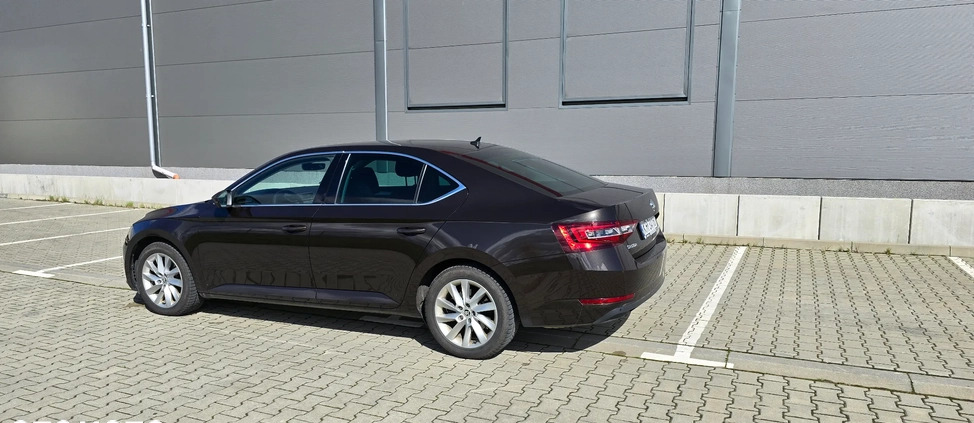 Skoda Superb cena 63000 przebieg: 325000, rok produkcji 2017 z Kraków małe 172